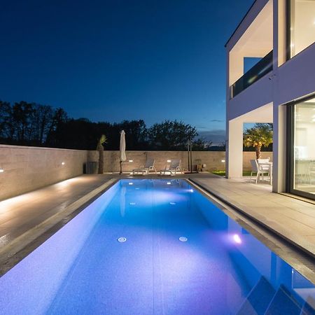Luxury Villa Weiss - Malinska - Heated Pool - Central Floor Heating In Winter Kültér fotó