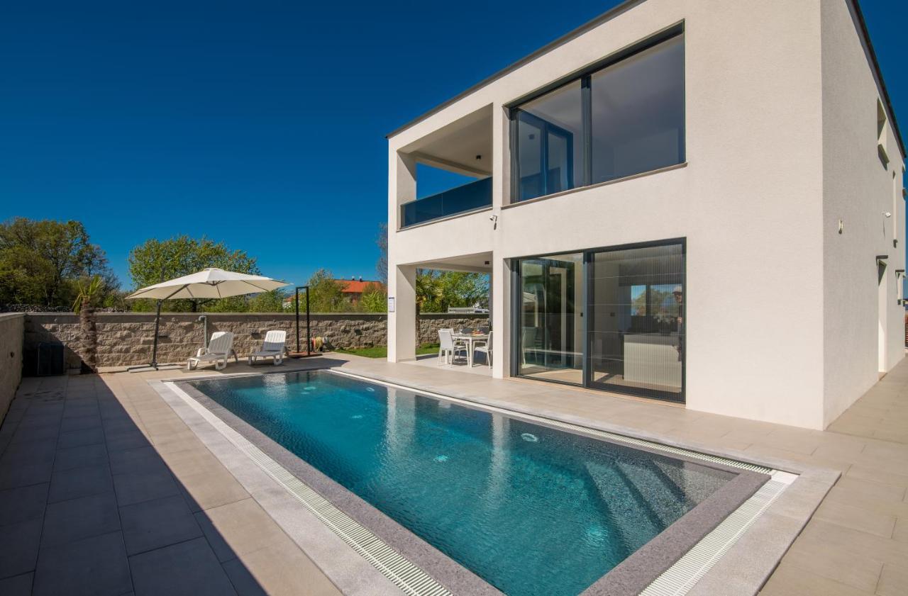 Luxury Villa Weiss - Malinska - Heated Pool - Central Floor Heating In Winter Kültér fotó