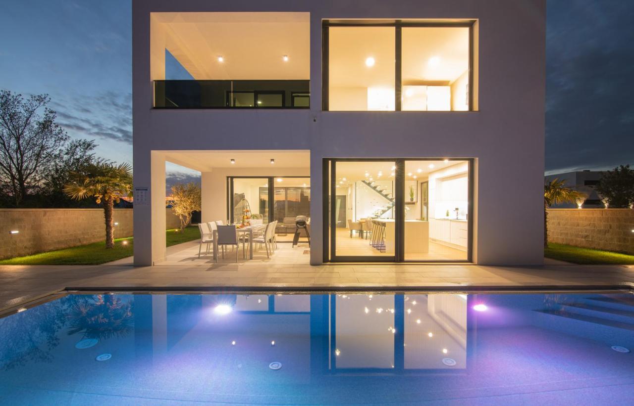 Luxury Villa Weiss - Malinska - Heated Pool - Central Floor Heating In Winter Kültér fotó