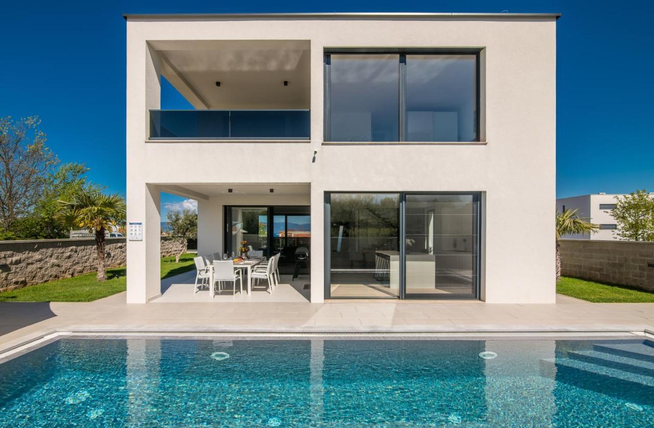 Luxury Villa Weiss - Malinska - Heated Pool - Central Floor Heating In Winter Kültér fotó