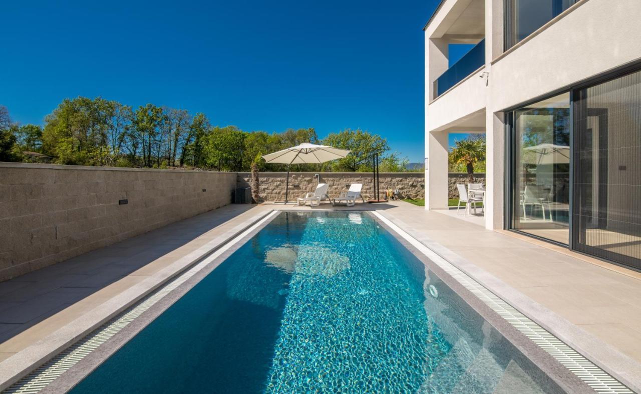 Luxury Villa Weiss - Malinska - Heated Pool - Central Floor Heating In Winter Kültér fotó